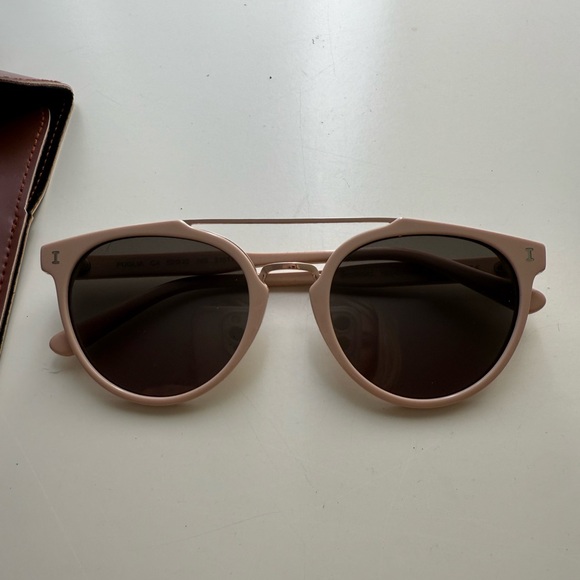 Illesteva Light Pink Sunglasses with Brown Case - Picture 3 of 9